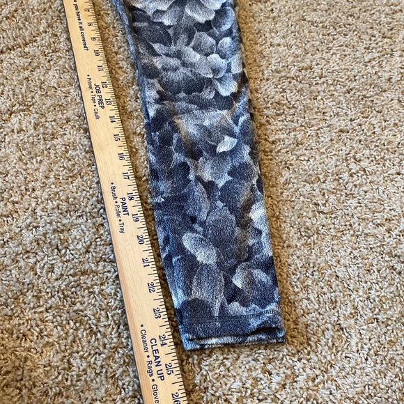 Athleta Elation Textured Tight black white floral leggings - Picture 8 of 9